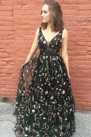 A-Line Deep V-Neck Sweep Train Black Lace Sleeveless Backless Prom Dress LRA275