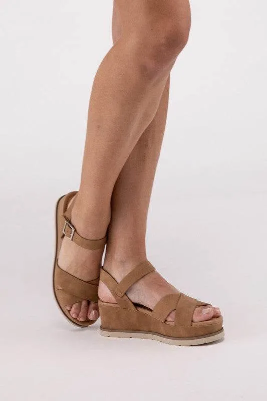 Fortune Dynamic Chic Clever-S Cross Strap Wedge Sandals