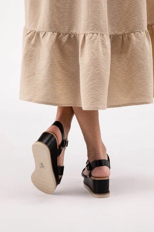 Fortune Dynamic Chic Clever-S Cross Strap Wedge Sandals