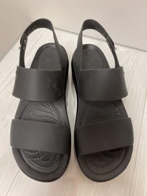 Sandals Heels Platform By Crocs  Size: 7