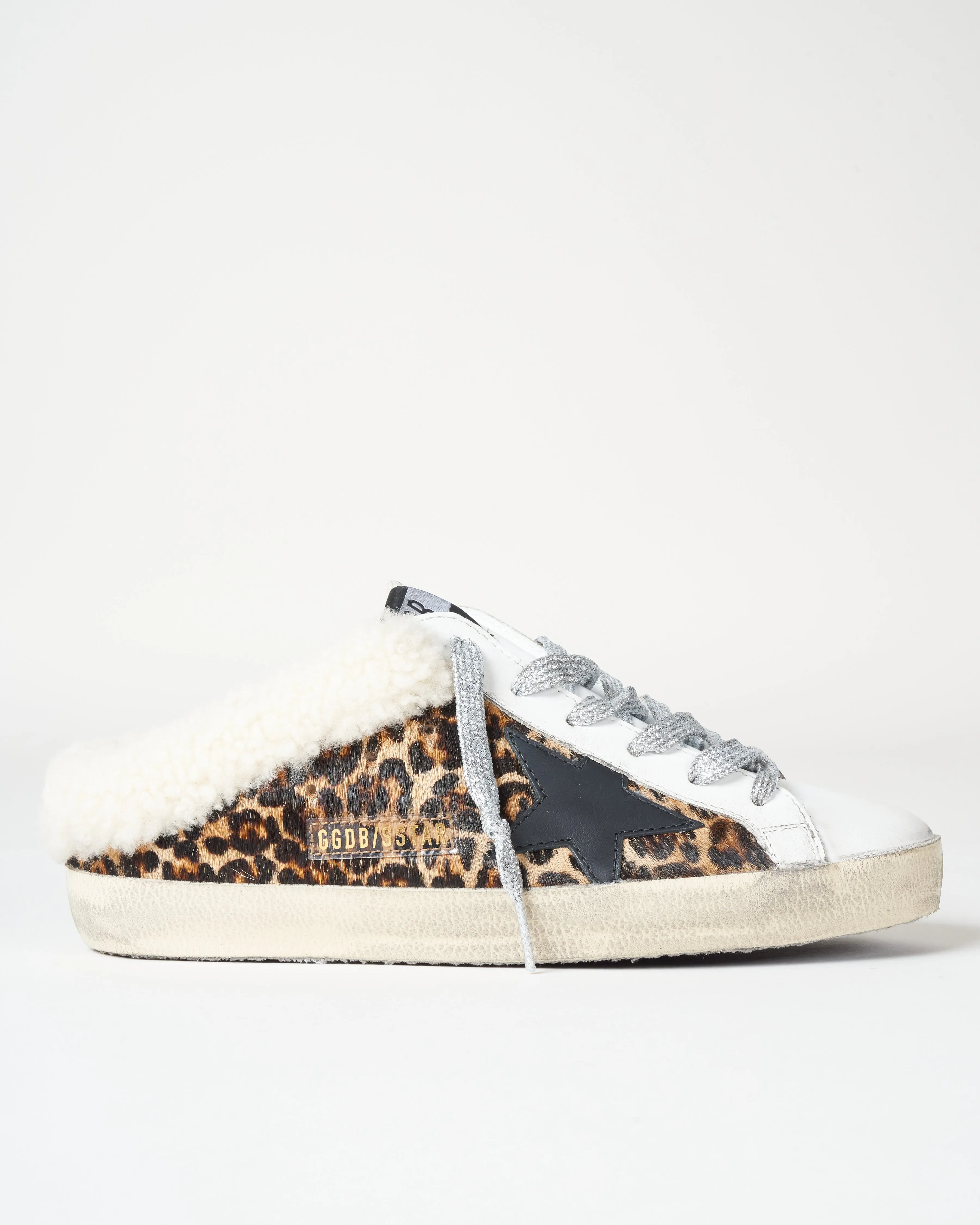 superstar shearling sabot - leo/white shearling
