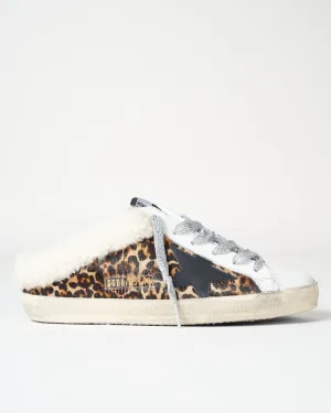 superstar shearling sabot - leo/white shearling