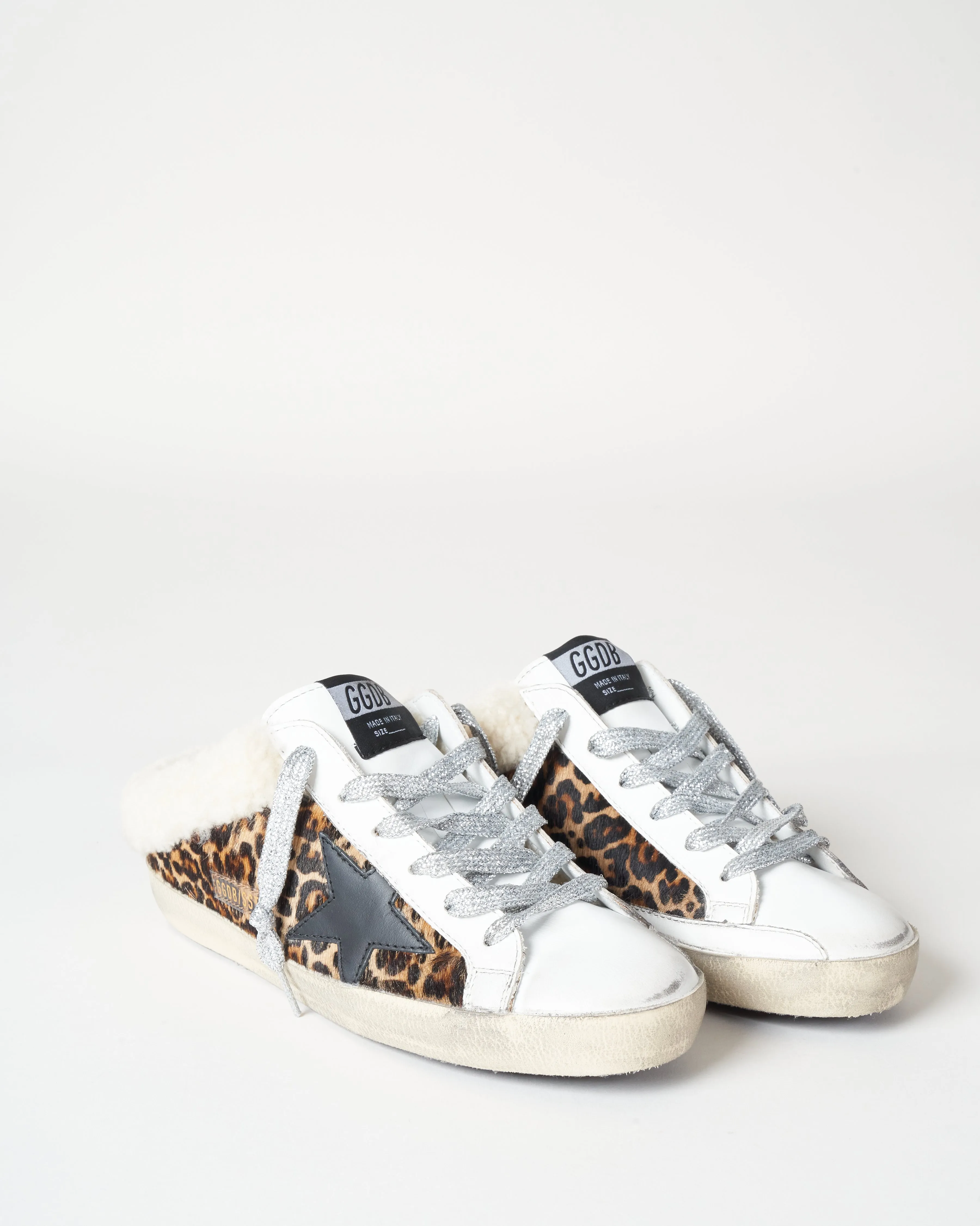superstar shearling sabot - leo/white shearling